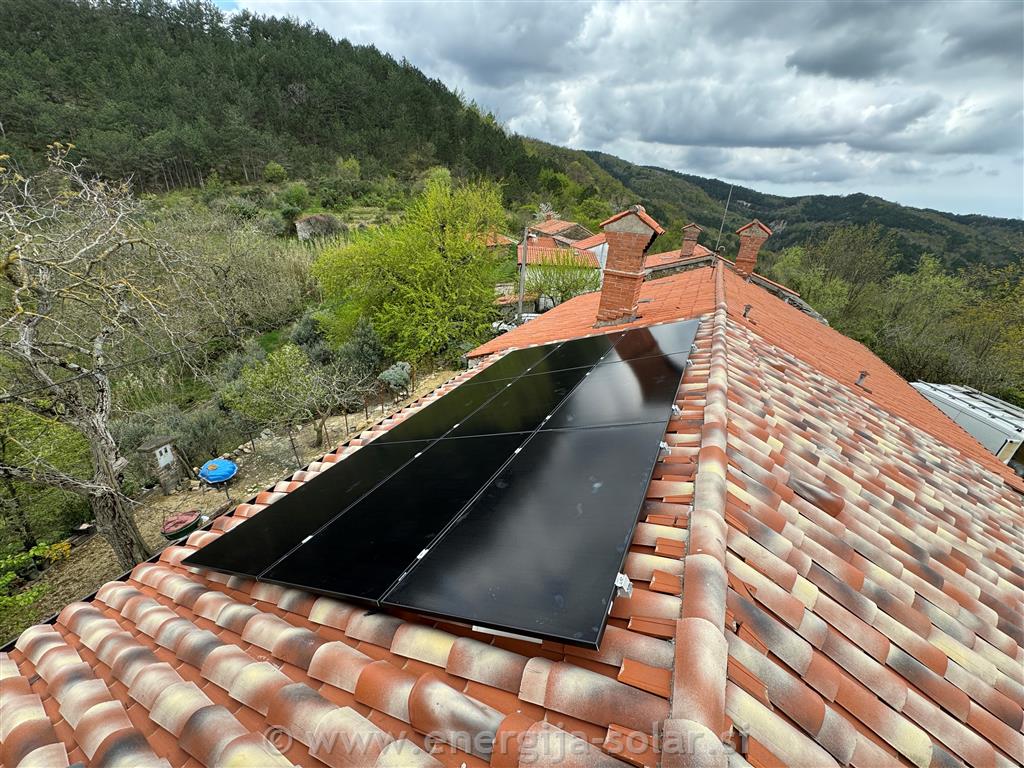 Hibridna sončna elektrarna 4,32kW z baterijami - Slovenska Istra