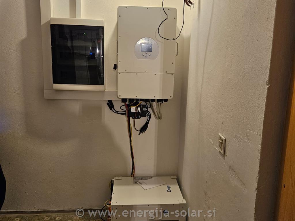  Hibridna sončna elektrarna z razsmernikom Deye in hranilnikom 10 kWh - osrednja Slovenija