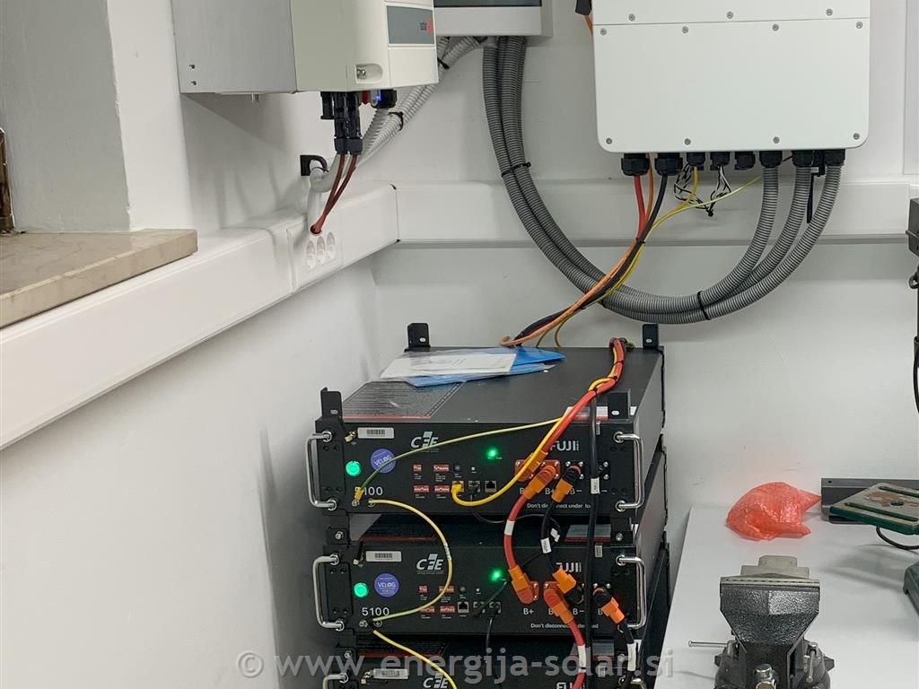 Retrofit - Vgradnja hranilnika 30 kWh v sončno elektrarno z razsmernikom – okolica Ljubljane
