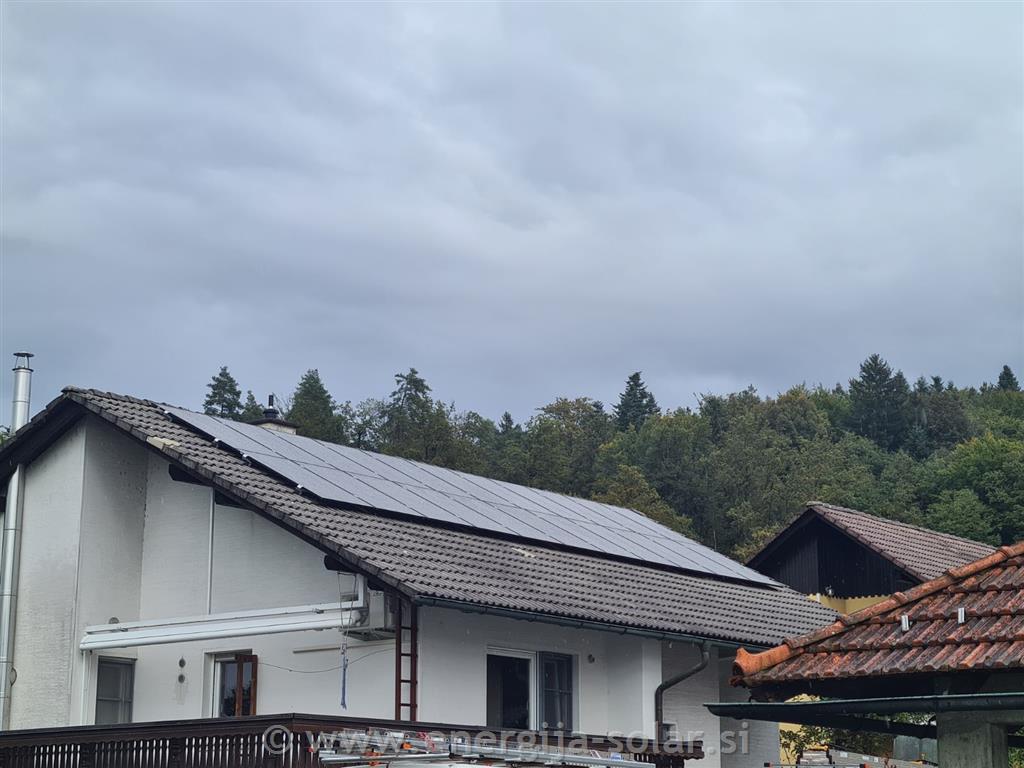 Hibridna sončna elektrarna 10,56kW z 10kWh hranilnikom Kstar - Osrednja Slovenija