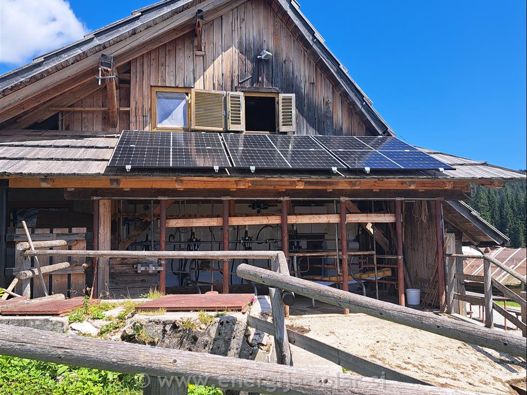 Otočna sončna elektrarna 5,4kW z li-ion baterijami 30kWh - Gorenjska