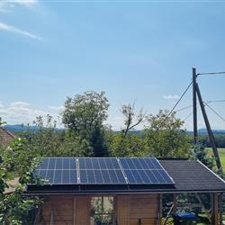 Toplotna črpalka s sončnimi celicami za solarno ogrevanje vode - Štajerska