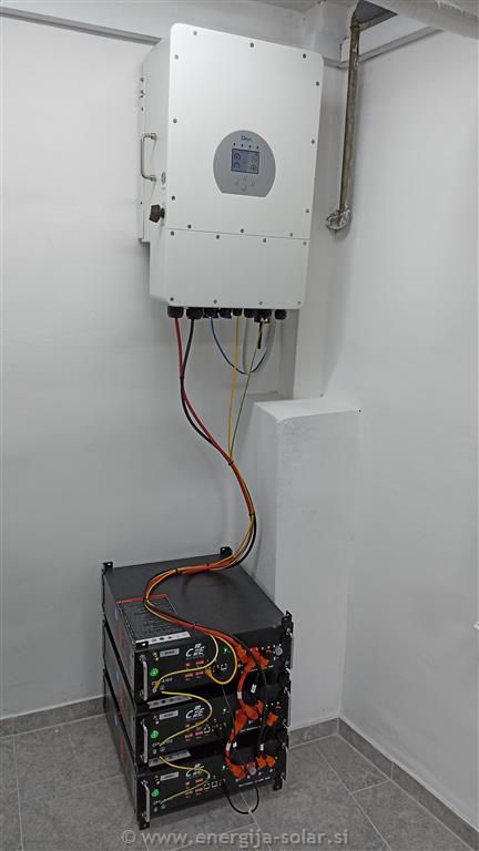 Vgradnja hranilnika Deye - 10kW trifazni hibridni razsmernik s 15kWh baterijami.