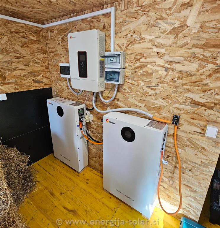Enofazni 10kW razsmernik Srne solar s hranilnikom električne energije 20kWh