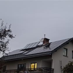 Hibridna sončna elektrarna 11,04kW