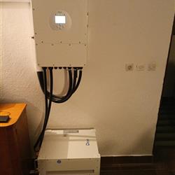 Retrofit - vgradnja hranilnika 15kWh v obstoječo sončno elektrarno - Ljubljana okolica