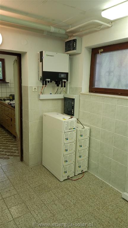 Hibridni razsmernik Growatt SPH 10kW z 20kWh baterijami