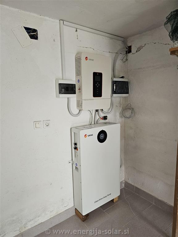 10kW razsmernik in baterija Srne Solar za vikend sončno elektrarno