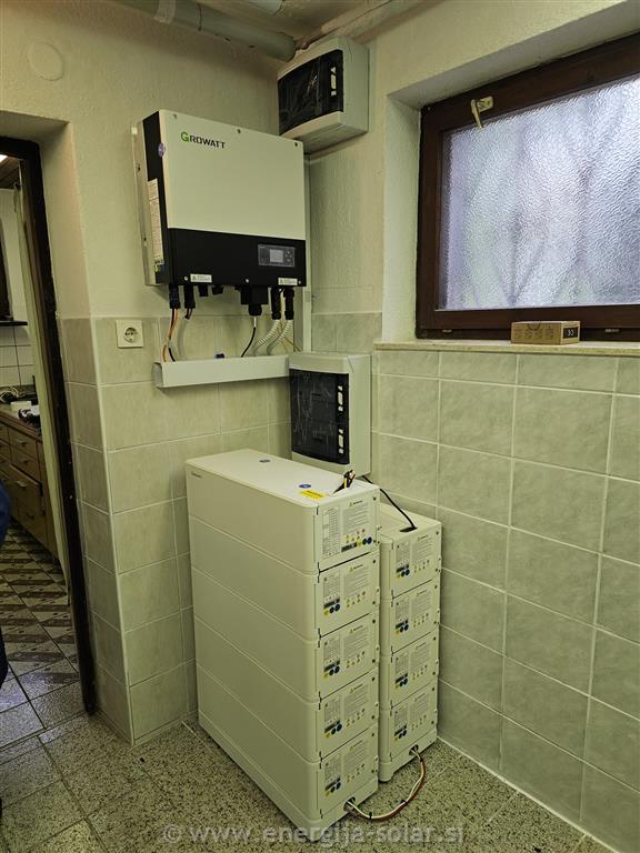 Hibridna sončna elektrarna z enofaznim razsmernikom Growatt SPH UP in 20kWh baterijami Growatt
