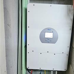 Hibridna sončna elektrarna z razsmernikom Deye in hranilnikom 10 kWh – Gorenjska