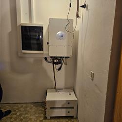 Hibridna sončna elektrarna z razsmernikom Deye in hranilnikom 10 kWh - osrednja Slovenija