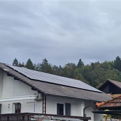 Hibridna sončna elektrarna 10,56kW z 10kWh hranilnikom Kstar - Osrednja Slovenija