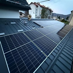 Kompletni sistem sončne elektrarne s polnilnico – okolica Ljubljane