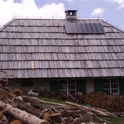 Mini sončna elektrarna na planšariji planine Krstenica