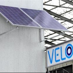 Solarne celice napajajo reklamno tablo