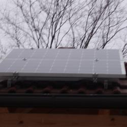 Sončni moduli na zidanici